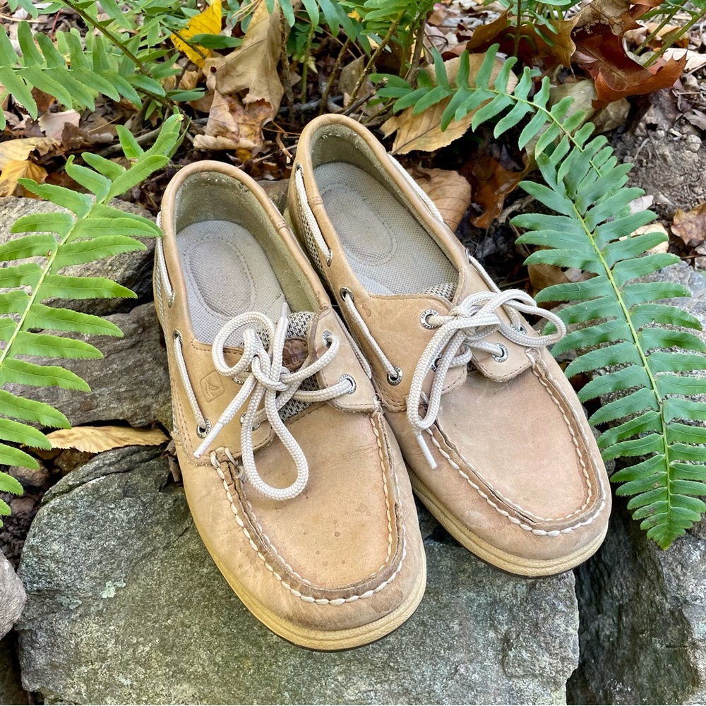 Sperry Boat Shoes Size 6M